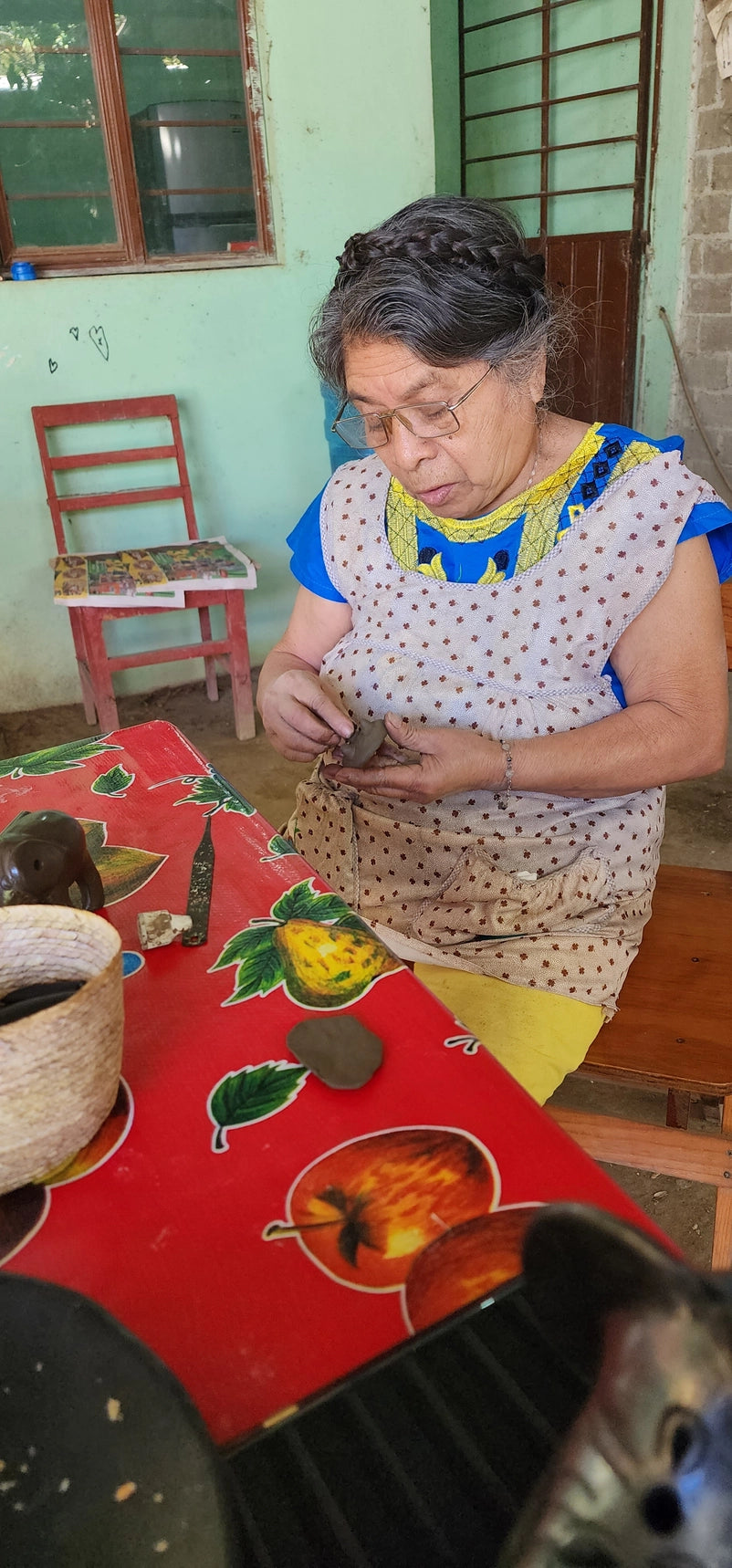 Oaxacan Barro Negro Mini Copalero Burner — Handcrafted Zapotec Incense Burner