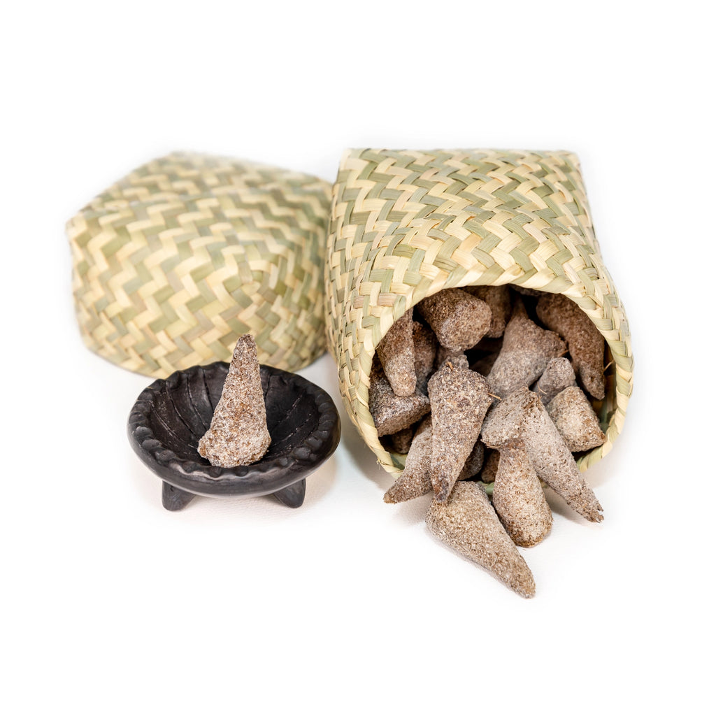 Oaxacan Handcrafted Copal Incense Cones + Mini Barro Negro Copalero — Sustainably Sourced Ritual Incense Bundle from Oaxaca