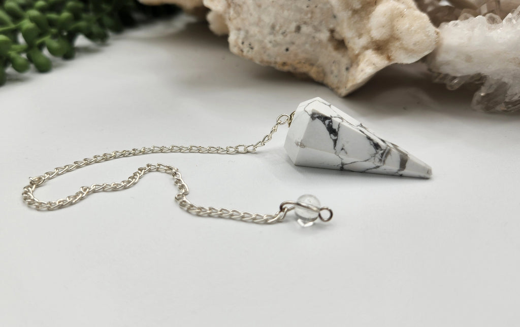 White Howlite Pendulum — Calm Awareness, Patience & Gentle Intuition Tool for Divination