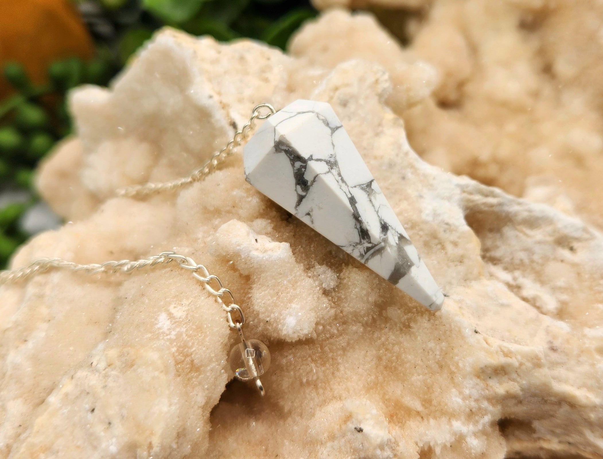 White Howlite Pendulum — Calm Awareness, Patience & Gentle Intuition Tool for Divination